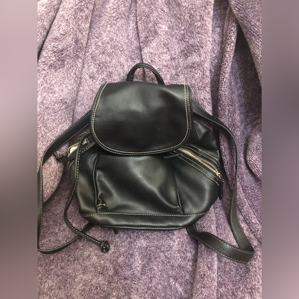 Nine West drawstring small backpack/satchel with lots of pockets!